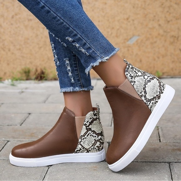 Women's Fashion Booties Pull On Coffee/Snakeskin Size-38/7 EUC - Picture 4 of 9